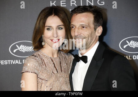 Elsa Zylberstein und Mathieu Kassovitz an der Kering und Cannes Film Festival Offizielles Abendessen während des 72. Filmfestival in Cannes am Place de la Castre am 19. Mai 2019 in Cannes, Frankreich | Verwendung weltweit Stockfoto