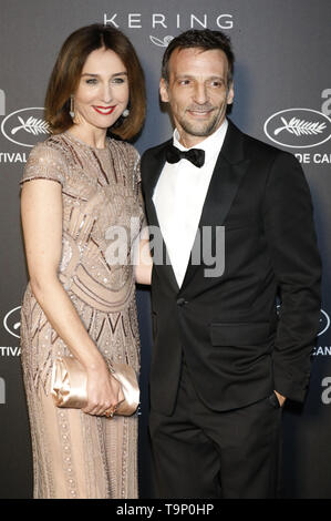 Elsa Zylberstein und Mathieu Kassovitz an der Kering und Cannes Film Festival Offizielles Abendessen während des 72. Filmfestival in Cannes am Place de la Castre am 19. Mai 2019 in Cannes, Frankreich | Verwendung weltweit Stockfoto