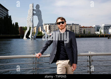 Cannes, Frankreich. 20 Mai, 2019. Michael Fassbender an der 'X-Men: Dark Phoenix" fotoshooting am Spreeufer am 20. Mai 2019 in Berlin, Deutschland. Credit: Geisler-Fotopress GmbH/Alamy leben Nachrichten Stockfoto