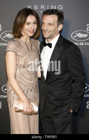 Elsa Zylberstein und Mathieu Kassovitz an der Kering und Cannes Film Festival Offizielles Abendessen während des 72. Filmfestival in Cannes am Place de la Castre am 19. Mai 2019 in Cannes, Frankreich | Verwendung weltweit Stockfoto
