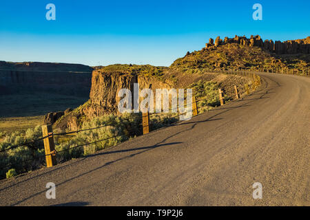 Historische US-Route 10 wicklung durch Franzose Coulee in der Nähe von Vantage, Washington State, USA Stockfoto