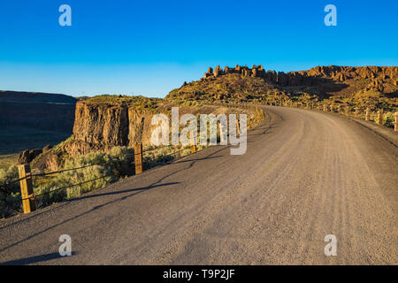 Historische US-Route 10 wicklung durch Franzose Coulee in der Nähe von Vantage, Washington State, USA Stockfoto