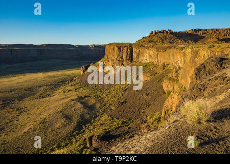 Basaltfelsen entlang der Kante des Franzosen Coulee, einige Der scablands geleitet, in der Nähe von Vantage, Washington State, USA Stockfoto