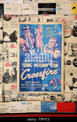 1947 Film Plakat für Crossfire mit Robert Young, Mitchum und Robert Ryan, in Encino und Hollywood, Kalifornien Amerika USA gefilmt Stockfoto