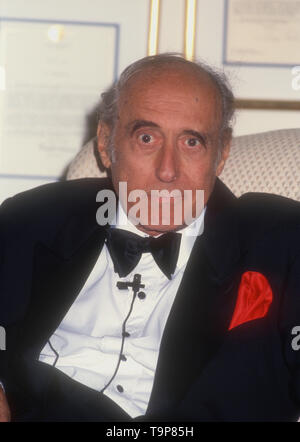 Westwood, Kalifornien, USA, 19. April 1994 Komponist Henry Mancini besucht 70. Geburtstag Party für Henry Mancini am 19. April 1994 an Pauley Pavillion an der UCLA in Westwood, Kalifornien, USA. Foto von Barry King/Alamy Stock Foto Stockfoto