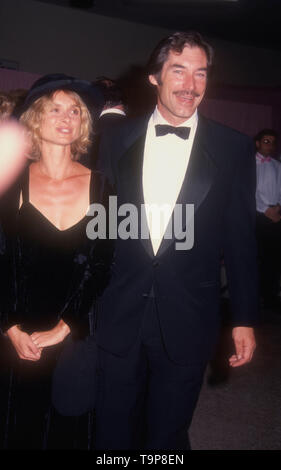 Westwood, Kalifornien, USA, 19. April 1994 Schauspielerin Maryam c'Abo und Schauspieler Timothy Dalton teilnehmen 70. Geburtstag Party für Henry Mancini am 19. April 1994 an Pauley Pavillion an der UCLA in Westwood, Kalifornien, USA. Foto von Barry King/Alamy Stock Foto Stockfoto