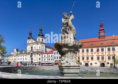 Neptunova kašna, Radnice, magistrát, Kostel sv. Z Ignáce Loyoly, Masarykovo náměstí, Jihlava, Vysočina, Česká republika/Masaryk-platz, Stadt Jihlava Stockfoto