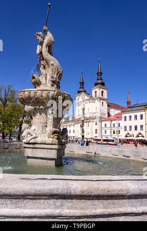 Neptunova kašna, Kostel sv. Z Ignáce Loyoly, Masarykovo náměstí, Jihlava, Vysočina, Česká republika/Masaryk-platz, Stadt Jihlava, Südböhmen, C Stockfoto