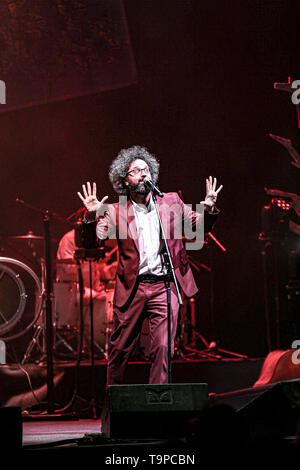 Rom, Italien. 19 Mai, 2019. Simone Cristicchi im Konzert an das Auditorium Parco della Musica in Rom. Credit: Daniela Franceschelli/Pacific Press/Alamy leben Nachrichten Stockfoto