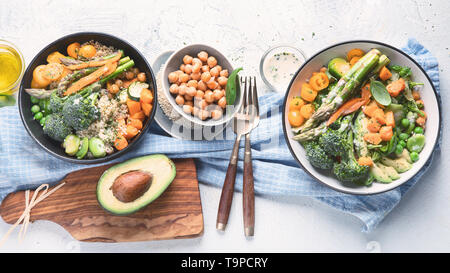 Vegetarische buddha Schalen. Gesunde Ernährung Konzept. Vegan, sauber und detox Diät essen. Ansicht von oben Stockfoto