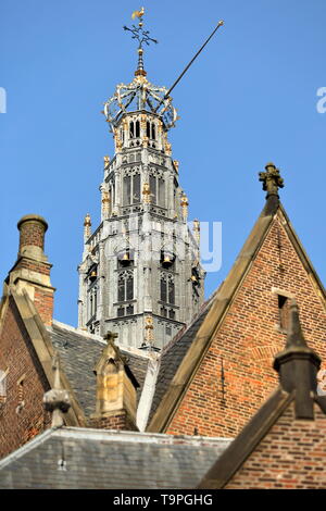 Close-up auf dem Glockenturm von St. Bavokerk Kirche in Haarlem, Niederlande Stockfoto