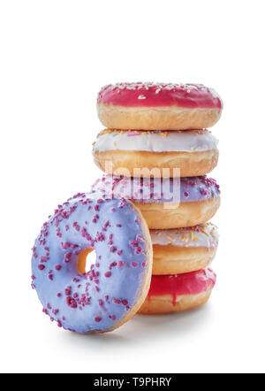 Leckere Donuts auf weißem Hintergrund Stockfoto