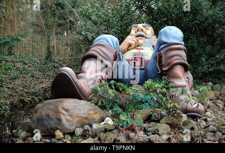 Der schlafende Riese im Märchen wenig Daumen im Märchenwald in den Themenpark Efteling in Kaatsheuvel, Niederlande Duiksehoef, Stockfoto