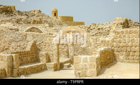 Reste verschiedener Konstruktionen mit Kalkstein Felsen gebaut, Al Qalat Fort, Qal'at al-Bahrain Stockfoto