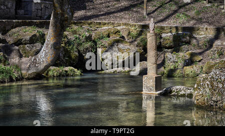 Geburt des Flusses Ebro im Dorf Fontibre, Kantabrien, Spanien Stockfoto