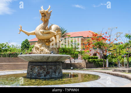 Phuket, Thailand - 20. Mai 2010: Naga Statue und Brunnen. Es ist im Queen Sirikit Park entfernt. Stockfoto