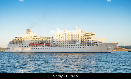 SYDNEY, AUSTRALIEN - 11. FEBRUAR 2019: Die Seven Seas Navigator Kreuzfahrtschiff Andocken in Sydney Hafen. Stockfoto