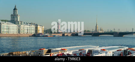 River Big Neva, Palace Bridge. St. Petersburg, Russland Stockfoto