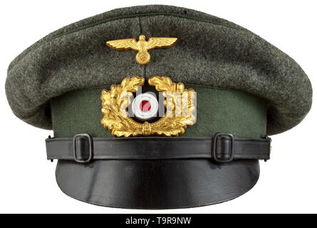 Ein altes Feld Stil-grau Schirmmütze für Soldaten/Gehilfen in der küstenartillerie geändert Reichsmarine cap historischen, geschichtlichen, Marine, Marine, Militär, Militaria, Zweig, Zweige, Streitkräften und bewaffneten Service, Objekt, Objekte, Stills, Clipping, Clippings, Ausschneiden, Ausschnitten, 20. Jahrhundert, Editorial-Use - Nur Stockfoto