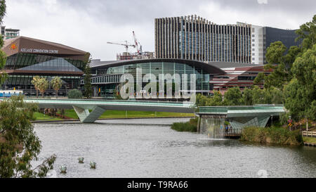 Adelaide Convention Centre und Torrens River Stockfoto