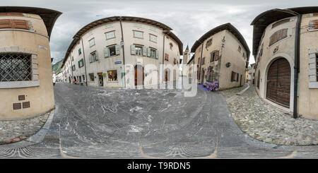 360 Grad Panorama Ansicht von Venzone, Friaul Julisch Venetien, Italien.