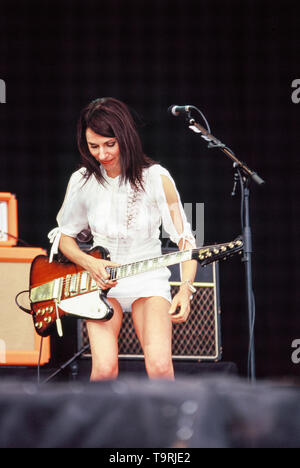 PJ Harvey bei der Jungfrau V Festival 2003, Hylands Park, Chelmsford, Essex, Vereinigtes Königreich. Stockfoto