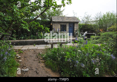 Die Willkommen in Yorkshire Garten (von Mark Gregory entworfen), die eines der elf schöne und elegante zeigen, Gärten, die auf der 2019 RHS Chelsea Flower Show, die heute in den 11-Hektar großen Gelände des Royal Hospital Chelsea, London, Großbritannien, 20. Mai 2019 Der Garten ist durch das reiche Erbe und die Geschichte der Infrastruktur in West Yorkshire, erinnert an die Stadterneuerung der gleichen Der Huddersfield schmalen Kanal inspiriert, jetzt eine echte touristische Attraktion. Es gibt 26 Themengärten auf Anzeige auf der diesjährigen Show sowie über 100 Pflanzen im großen Pavillon. N Stockfoto