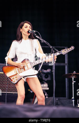 PJ Harvey bei der Jungfrau V Festival 2003, Hylands Park, Chelmsford, Essex, Vereinigtes Königreich. Stockfoto