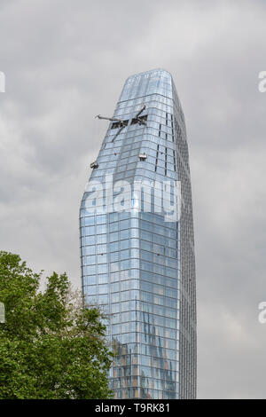 Neue Wolkenkratzer in London offiziell nennt man Blackfriars. Auch als Vase oder der Boomerang bekannt. Zwei Fensterputzer können am Anfang gesehen werden. Stockfoto