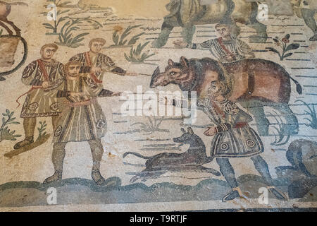 Große Jagd Mosaik-Abscheidung und Transport der Tiere römische Mosaik in der Villa Romana del Casale, Piazza Armerina, Sizilien, Italien. Stockfoto