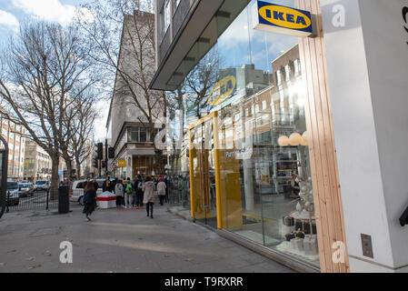 IKEA hat einen neuen Store in London eröffnet - in der Tottenham Court Road genannte Design Studio, London, 30. November 2018. Stockfoto