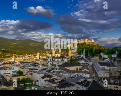 Salzburg, Blick auf die Altstadt und die Festung Hohen Salz burg, Österreich, Europa, Blick auf die Altstadt und die Festung Hohensalzburg, Österreich, E Stockfoto