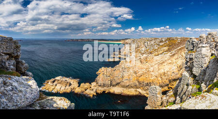 Panoramablick auf der Pointe de Pen Hir von Anse de Dinan in der Bretagne (Bretagne), Frankreich Stockfoto