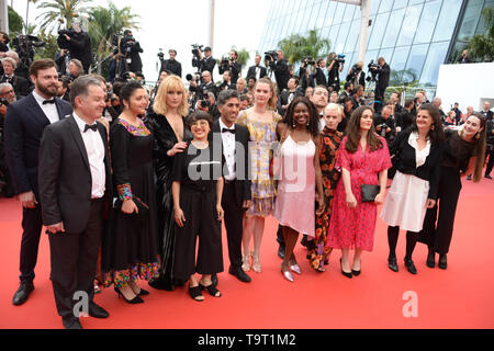 Mai 19, 2019 - Cannes, Frankreich - Cannes, Frankreich - 19. Mai: Julie Gayet (C) nimmt an der Vorführung von "ein verborgenes Leben (Une Vie CachÃ©e)'' während des 72. jährlichen Filmfestspiele von Cannes am 19. Mai 2019 in Cannes, Frankreich. (Bild: © Friedrich InjimbertZUMA Draht) Stockfoto