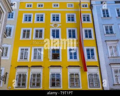 Mozart Geburtshaus in der Maserung Lane, Stadt Salzburg, Österreich, Europa, Mozart Geburtshaus in der Getreidegasse, Stadt Salzburg, Österreich, Europa Stockfoto