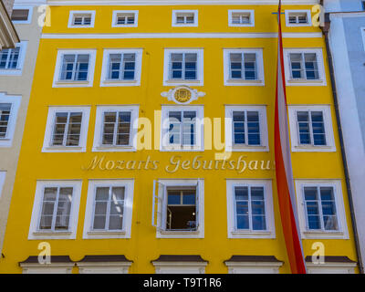 Mozart Geburtshaus in der Maserung Lane, Stadt Salzburg, Österreich, Europa, Mozart Geburtshaus in der Getreidegasse, Stadt Salzburg, Österreich, Europa Stockfoto