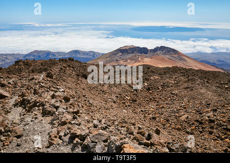 Blick vom Mount Teide auf Pico Vieje, Nationalpark Teide, Teneriffa, Spanien. Stockfoto
