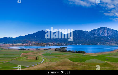 Blick auf den Kochelsee, Oberbayern, Bayern, Deutschland, Ausblick auf den Kochelsee, Oberbayern, Bayern, Deutschland Stockfoto