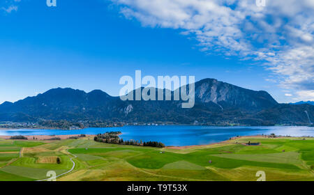 Blick auf den Kochelsee, Oberbayern, Bayern, Deutschland, Ausblick auf den Kochelsee, Oberbayern, Bayern, Deutschland Stockfoto