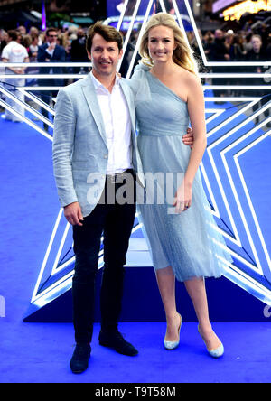 James Blunt und Sofia Wellesley an der Rocketman UK Premiere, im Odeon Luxe, Leicester Square, London. Stockfoto