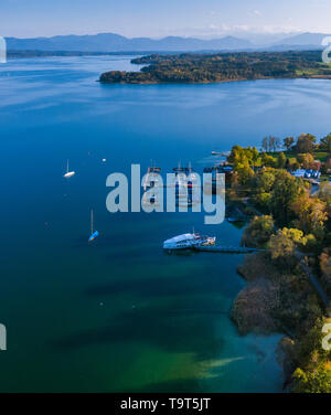 Am Starnberger See mit Tutzing, Oberbayern, Bayern, Deutschland, Europa, Blick auf den Starnberger See bei Tutzing, Oberbayern, Bayern, Deu Suchen Stockfoto