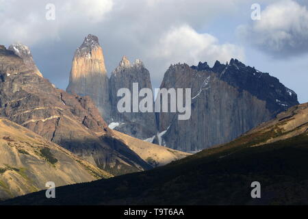 Berglandschaft im Torres del Paine Nationalpark, CHILE. Stockfoto