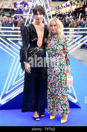 Meg Mathews und Gast an der Rocketman UK Premiere, im Odeon Luxe, Leicester Square, London. Stockfoto