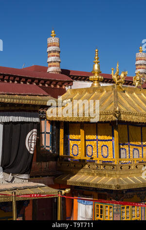 Der Jokhang Tempel wurde gegründet um 1652 N.CHR. Es ist der heiligste buddhistische Tempel in Tibet und ist Teil der historischen Ensemble des Potala Pa Stockfoto