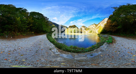 360 Grad Panorama Ansicht von 360° virtuelle Tour des Dunajec River Gorge. Die Pieniny. Polen/Slowakei Grenze.