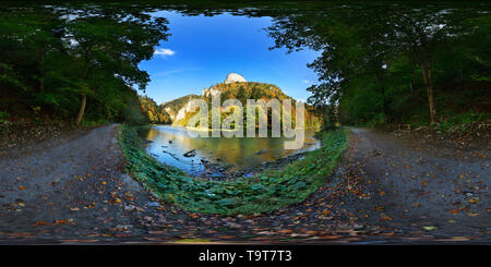 360 Grad Panorama Ansicht von 360° virtuelle Tour des Dunajec River Gorge. Die Pieniny. Polen/Slowakei Grenze.