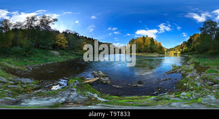 360 Grad Panorama Ansicht von 360° virtuelle Tour des Dunajec River Gorge. Die Pieniny. Polen/Slowakei Grenze.