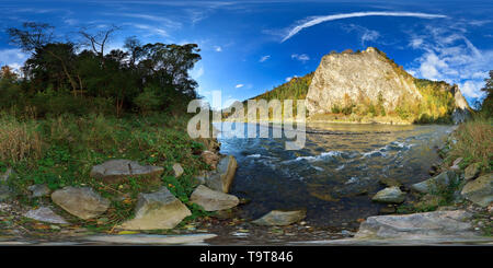 360 Grad Panorama Ansicht von 360° virtuelle Tour des Dunajec River Gorge. Die Pieniny. Polen/Slowakei Grenze.