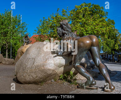 Hexe mit großen Stein an der Hexe Tanzfläche mit Thale, Harz, Sachsen-Anhalt, Deutschland, Europa, Hexe, mit grossem Stein am Hexentanzplatz bei T Stockfoto