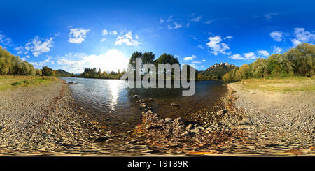 360 Grad Panorama Ansicht von 360° virtuelle Tour des Dunajec River Gorge. Die Pieniny. Polen/Slowakei Grenze.